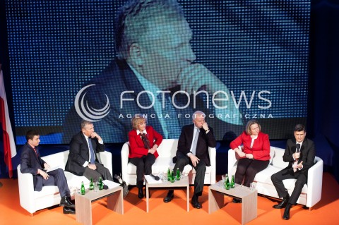  15.02.2014 WARSZAWA DEBATA EUROPA NA PROGU ZMIANY W SIEDZIBIE SLD N/Z BYLY PREZYDENT RP ALEKSANDER KWASNIEWSKI ANDRZEJ OLECHOWSKI JANUSZ PALIKOT GENOWEFA GRABOWSKA WANDA NOWICKA  