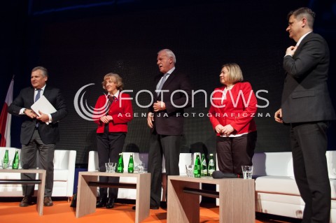  15.02.2014 WARSZAWA DEBATA EUROPA NA PROGU ZMIANY W SIEDZIBIE SLD N/Z BYLY PREZYDENT RP ALEKSANDER KWASNIEWSKI ANDRZEJ OLECHOWSKI JANUSZ PALIKOT GENOWEFA GRABOWSKA WANDA NOWICKA  