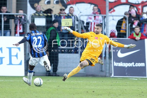  15.02.2014 KRAKOW<br />PILKA NOZNA POLSKA T-MOBILE EKSTRAKLASA SEZON 2013/2014 <br />FOOTBALL POLISH EKSTRAKLASA SEASON 2013/2014<br />CRACOVIA - ZAWISZA BYDGOSZCZ<br />N/Z MATKO PERDIJIC PARADA OBRONA LUIS CARLOS <br /> 