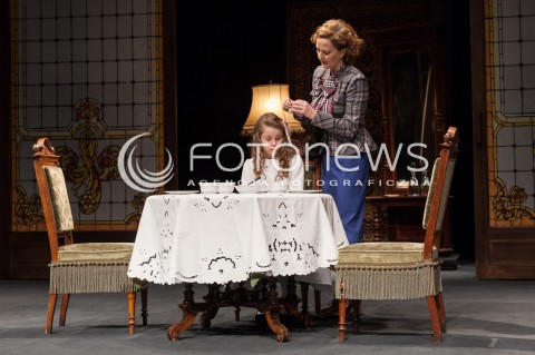  17.02.2014 WARSZAWA <br />SPEKTAKL ICH CZWORO W TEATRZE POLONIA<br />N/Z IZA KUNA MILENA POSWIATOWSKA<br /> 