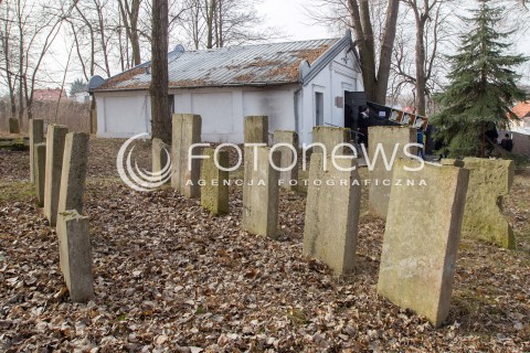  21.02.2014 LEZAJSK <br />PIELGRZYMKA CHASYDOW DO GROBU CADYKA ELIMELECHA WEISSBLUMA W LEZAJSKU W ROCZNICE JEGO SMIERCI. <br />ORTODOKSYJNI ZYDZI Z CALEGO SWIATA MODLA SIE O ZDROWIE I SZCZESCIE <br /> 