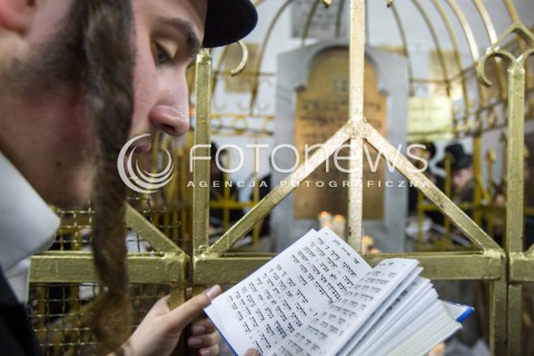  21.02.2014 LEZAJSK <br />PIELGRZYMKA CHASYDOW DO GROBU CADYKA ELIMELECHA WEISSBLUMA W LEZAJSKU W ROCZNICE JEGO SMIERCI. <br />ORTODOKSYJNI ZYDZI Z CALEGO SWIATA MODLA SIE O ZDROWIE I SZCZESCIE <br /> 