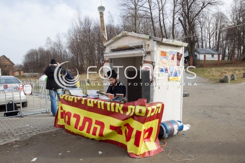  21.02.2014 LEZAJSK <br />PIELGRZYMKA CHASYDOW DO GROBU CADYKA ELIMELECHA WEISSBLUMA W LEZAJSKU W ROCZNICE JEGO SMIERCI. <br />ORTODOKSYJNI ZYDZI Z CALEGO SWIATA MODLA SIE O ZDROWIE I SZCZESCIE <br /> 