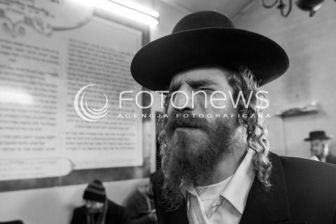  21.02.2014 LEZAJSK <br />PIELGRZYMKA CHASYDOW DO GROBU CADYKA ELIMELECHA WEISSBLUMA W LEZAJSKU W ROCZNICE JEGO SMIERCI. <br />ORTODOKSYJNI ZYDZI Z CALEGO SWIATA MODLA SIE O ZDROWIE I SZCZESCIE <br /> 