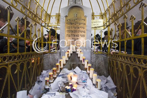  21.02.2014 LEZAJSK <br />PIELGRZYMKA CHASYDOW DO GROBU CADYKA ELIMELECHA WEISSBLUMA W LEZAJSKU W ROCZNICE JEGO SMIERCI. <br />ORTODOKSYJNI ZYDZI Z CALEGO SWIATA MODLA SIE O ZDROWIE I SZCZESCIE <br /> 