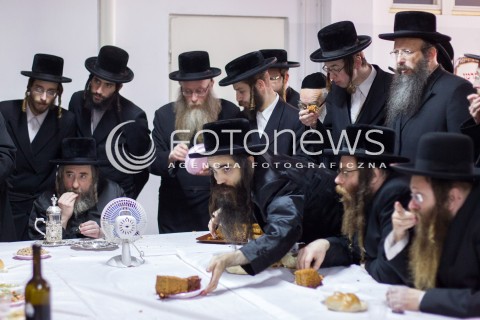 21.02.2014 LEZAJSK <br />PIELGRZYMKA CHASYDOW DO GROBU CADYKA ELIMELECHA WEISSBLUMA W LEZAJSKU W ROCZNICE JEGO SMIERCI. <br />ORTODOKSYJNI ZYDZI Z CALEGO SWIATA MODLA SIE O ZDROWIE I SZCZESCIE <br /> 