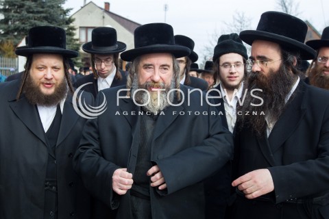  21.02.2014 LEZAJSK <br />PIELGRZYMKA CHASYDOW DO GROBU CADYKA ELIMELECHA WEISSBLUMA W LEZAJSKU W ROCZNICE JEGO SMIERCI. <br />ORTODOKSYJNI ZYDZI Z CALEGO SWIATA MODLA SIE O ZDROWIE I SZCZESCIE <br /> 