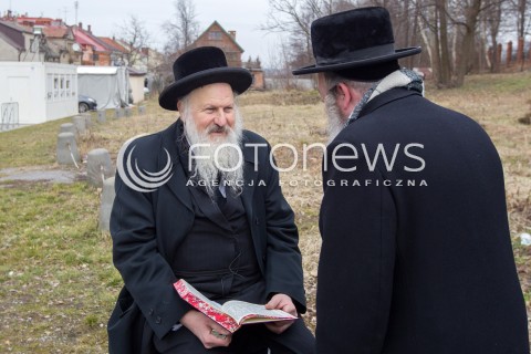  21.02.2014 LEZAJSK <br />PIELGRZYMKA CHASYDOW DO GROBU CADYKA ELIMELECHA WEISSBLUMA W LEZAJSKU W ROCZNICE JEGO SMIERCI. <br />ORTODOKSYJNI ZYDZI Z CALEGO SWIATA MODLA SIE O ZDROWIE I SZCZESCIE <br /> 