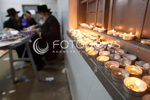  21.02.2014 LEZAJSK <br />PIELGRZYMKA CHASYDOW DO GROBU CADYKA ELIMELECHA WEISSBLUMA W LEZAJSKU W ROCZNICE JEGO SMIERCI. <br />ORTODOKSYJNI ZYDZI Z CALEGO SWIATA MODLA SIE O ZDROWIE I SZCZESCIE <br /> 