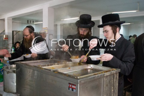  21.02.2014 LEZAJSK <br />PIELGRZYMKA CHASYDOW DO GROBU CADYKA ELIMELECHA WEISSBLUMA W LEZAJSKU W ROCZNICE JEGO SMIERCI. <br />ORTODOKSYJNI ZYDZI Z CALEGO SWIATA MODLA SIE O ZDROWIE I SZCZESCIE <br /> 