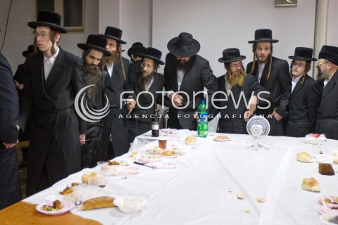  21.02.2014 LEZAJSK <br />PIELGRZYMKA CHASYDOW DO GROBU CADYKA ELIMELECHA WEISSBLUMA W LEZAJSKU W ROCZNICE JEGO SMIERCI. <br />ORTODOKSYJNI ZYDZI Z CALEGO SWIATA MODLA SIE O ZDROWIE I SZCZESCIE <br /> 