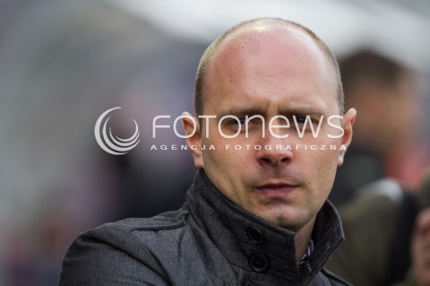  22.02.2014 LODZ PILKA NOZNA POLSKA T-MOBILE EKSTRAKLASA SEZON 2013/2014 FOOTBALL POLISH WIDZEW LODZ - PIAST GLIWICE N/Z TRENER ARTUR SKOWRONEK SYLWETKA   