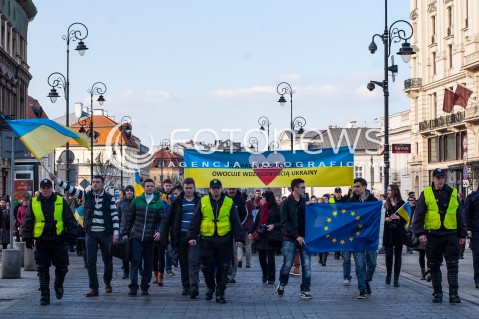  23.02.2014 WARSZAWA WIEC SOLIDARNOSCI Z UKRAINA W WARSZAWIE N/Z CZOLO MARSZU   