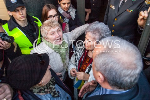  23.02.2014 WARSZAWA WIEC SOLIDARNOSCI Z UKRAINA W WARSZAWIE N/Z AMBASADOR UKRAINY W WARSZAWIE MARKIJAN MALSKYJ POD ATAKIEM ZE STRONY MANIFESTUJACYCH  