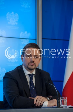  27.02.2014 WARSZAWA KONFERENCJA PRASOWA PREMIERA DONALDA TUSKA ORAZ MINISTRA ADMINISTRACJI I CYFRYZACJI RAFALA TRZASKOWSKIEGO N/Z MINISTER ADMINISTRACJI I CYFRYZACJI RAFAL TRZASKOWSKI  