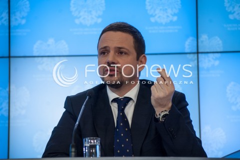  27.02.2014 WARSZAWA KONFERENCJA PRASOWA PREMIERA DONALDA TUSKA ORAZ MINISTRA ADMINISTRACJI I CYFRYZACJI RAFALA TRZASKOWSKIEGO N/Z MINISTER ADMINISTRACJI I CYFRYZACJI RAFAL TRZASKOWSKI  