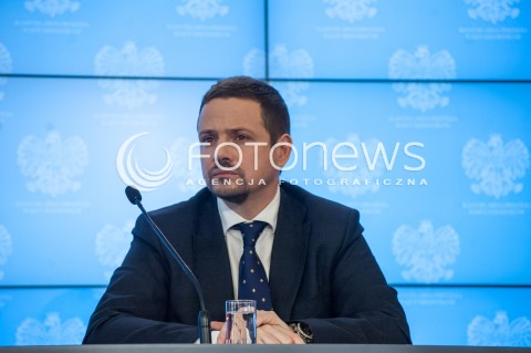  27.02.2014 WARSZAWA KONFERENCJA PRASOWA PREMIERA DONALDA TUSKA ORAZ MINISTRA ADMINISTRACJI I CYFRYZACJI RAFALA TRZASKOWSKIEGO N/Z MINISTER ADMINISTRACJI I CYFRYZACJI RAFAL TRZASKOWSKI  