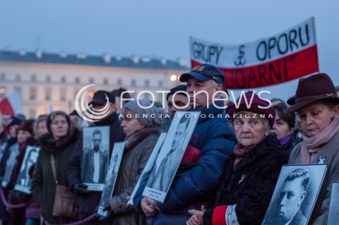  01.03.2014 WARSZAWA OBCHODY NARODOWEGO DNIA PAMIECI ZOLNIERZY WYKLETYCH W WARSZAWIE Z UDZIALEM JAROSLAWA KACZYNSKIEGO N/Z UCZESTNICY OBCHODOW  