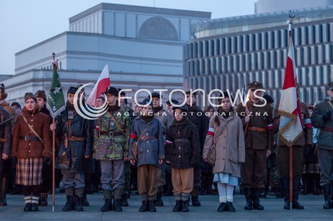  01.03.2014 WARSZAWA OBCHODY NARODOWEGO DNIA PAMIECI ZOLNIERZY WYKLETYCH W WARSZAWIE Z UDZIALEM JAROSLAWA KACZYNSKIEGO N/Z UCZESTNICY OBCHODOW  