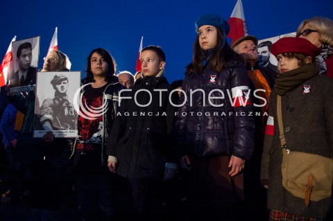  01.03.2014 WARSZAWA OBCHODY NARODOWEGO DNIA PAMIECI ZOLNIERZY WYKLETYCH W WARSZAWIE Z UDZIALEM JAROSLAWA KACZYNSKIEGO N/Z UCZESTNICY OBCHODOW DZIECI  