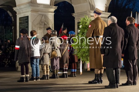  01.03.2014 WARSZAWA OBCHODY NARODOWEGO DNIA PAMIECI ZOLNIERZY WYKLETYCH W WARSZAWIE Z UDZIALEM JAROSLAWA KACZYNSKIEGO N/Z PREZES PIS JAROSLAW KACZYNSKI SKLADA WIENCE POD GROBEM NIEZNANEGO ZOLNIERZA  