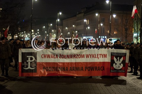  01.03.2014 WARSZAWA OBCHODY NARODOWEGO DNIA PAMIECI ZOLNIERZY WYKLETYCH W WARSZAWIE Z UDZIALEM JAROSLAWA KACZYNSKIEGO N/Z CZOLO MARSZU TRANSPARENT  