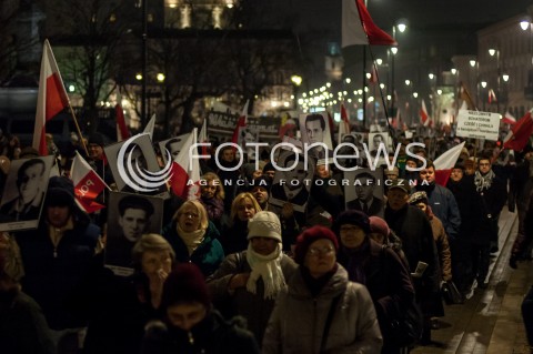  01.03.2014 WARSZAWA OBCHODY NARODOWEGO DNIA PAMIECI ZOLNIERZY WYKLETYCH W WARSZAWIE Z UDZIALEM JAROSLAWA KACZYNSKIEGO N/Z UCZESTNICY OBCHODOW MARSZ  