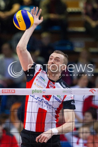  01.03.2014 RZESZOW <br />SIATKOWKA PLUS LIGA 2013/2014 MEN VOLLEYBALL POLAND POLISH PLUSLIGA LEAGUE SEASON 2013/2014 <br />MECZ ASSECO RESOVIA RZESZOW - CZARNI RADOM<br />N/Z LUKASZ PERLOWSKI SYLWETKA ATAK<br /> 