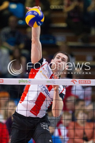  01.03.2014 RZESZOW <br />SIATKOWKA PLUS LIGA 2013/2014 MEN VOLLEYBALL POLAND POLISH PLUSLIGA LEAGUE SEASON 2013/2014 <br />MECZ ASSECO RESOVIA RZESZOW - CZARNI RADOM<br />N/Z DAWID KONARSKI SYLWETKA ATAK<br /> 