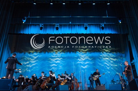  01.03.2014 WARSZAWA <br />KONCERT RAZ DWA TRZY SYMFONICZNIE W SALI KONGRESOWEJ<br />N/Z ADAM NOWAK JAREK TRELINSKI HUBERT KOWALSKI ORKIESTRA SYMFONICZNA <br /> 