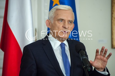  02.03.2014 WARSZAWA BRIEFING PRASOWY JERZEGO BUZKA I OLGIERDA DZIEKONSKIEGO NA TEMAT FUNKCJONOWANIA WSPOLNOTY ENERGETYCZNEJ N/Z POSEL DO PARLAMENTU EUROPEJSKIEGO JERZY BUZEK  