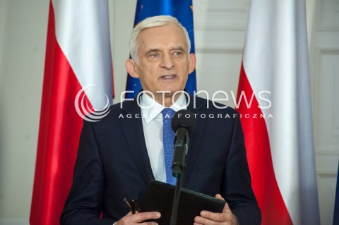  02.03.2014 WARSZAWA BRIEFING PRASOWY JERZEGO BUZKA I OLGIERDA DZIEKONSKIEGO NA TEMAT FUNKCJONOWANIA WSPOLNOTY ENERGETYCZNEJ N/Z POSEL DO PARLAMENTU EUROPEJSKIEGO JERZY BUZEK  