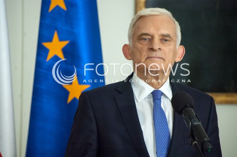  02.03.2014 WARSZAWA BRIEFING PRASOWY JERZEGO BUZKA I OLGIERDA DZIEKONSKIEGO NA TEMAT FUNKCJONOWANIA WSPOLNOTY ENERGETYCZNEJ N/Z POSEL DO PARLAMENTU EUROPEJSKIEGO JERZY BUZEK  