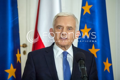  02.03.2014 WARSZAWA BRIEFING PRASOWY JERZEGO BUZKA I OLGIERDA DZIEKONSKIEGO NA TEMAT FUNKCJONOWANIA WSPOLNOTY ENERGETYCZNEJ N/Z POSEL DO PARLAMENTU EUROPEJSKIEGO JERZY BUZEK  