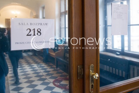  03.03.2014 RZESZOW <br />
DRUGA ROZPRAWA W SADZIE OKREGOWYM W RZESZOWIE DOTYCZACA DALSZEGO LOSU MARIUSZA TRYNKIEWICZA - PEDOFILA I MORDERCY Z PIOTRKOWA TRYBUNALSKIEGO KTORY 11 LUTEGO OPUSCIL ZAKLAD KARNY W RZESZOWIE<br />
N/Z SALA ROZPRAW NR 218<br />
 