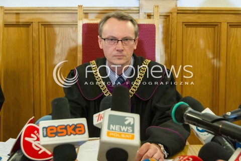  03.03.2014 RZESZOW <br />
DRUGA ROZPRAWA W SADZIE OKREGOWYM W RZESZOWIE DOTYCZACA DALSZEGO LOSU MARIUSZA TRYNKIEWICZA.<br />
SAD POSTANOWIL, ZE MARIUSZ TRYNKIEWICZ ZOSTANIE UMIESZCZONY W ZAKLADZIE ZAMKNIETYM W GOSTYNINIE.<br />
N/Z TADEUSZ STRZYZ - SEDZIA, PRZEWODNICZACY SKLADU SEDZIOWSKIEGO<br />
 