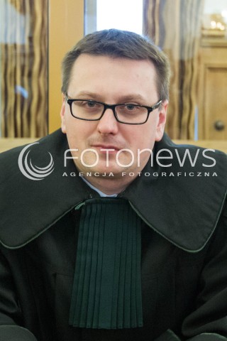  03.03.2014 RZESZOW <br />
DRUGA ROZPRAWA W SADZIE OKREGOWYM W RZESZOWIE DOTYCZACA DALSZEGO LOSU MARIUSZA TRYNKIEWICZA.<br />
SAD POSTANOWIL, ZE MARIUSZ TRYNKIEWICZ ZOSTANIE UMIESZCZONY W ZAKLADZIE ZAMKNIETYM W GOSTYNINIE.<br />
N/Z MARCIN LEWANDOWSKI - MECENAS OBRONCA ADWOKAT MARIUSZA TRYNKIEWICZA PODCZAS ODCZYTYWANIA POSTANOWIENIA SADU<br />
 