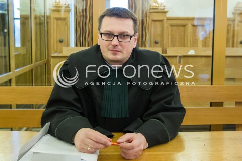  03.03.2014 RZESZOW <br />
DRUGA ROZPRAWA W SADZIE OKREGOWYM W RZESZOWIE DOTYCZACA DALSZEGO LOSU MARIUSZA TRYNKIEWICZA.<br />
SAD POSTANOWIL, ZE MARIUSZ TRYNKIEWICZ ZOSTANIE UMIESZCZONY W ZAKLADZIE ZAMKNIETYM W GOSTYNINIE.<br />
N/Z MARCIN LEWANDOWSKI - MECENAS OBRONCA ADWOKAT MARIUSZA TRYNKIEWICZA PODCZAS ODCZYTYWANIA POSTANOWIENIA SADU<br />
 