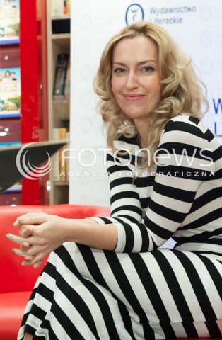  04.03.2014 WARSZAWA <br />SPOTKANIE Z AKTORAMI RANCZO W KSIEGARNII MATRAS<br />N/Z MAGDALENA WALIGORSKA<br /> 