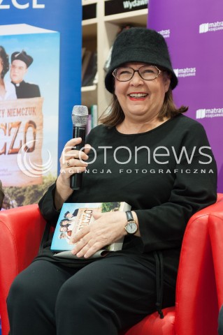  04.03.2014 WARSZAWA <br />SPOTKANIE Z AKTORAMI RANCZO W KSIEGARNII MATRAS<br />N/Z MARTA LIPINSKA<br /> 