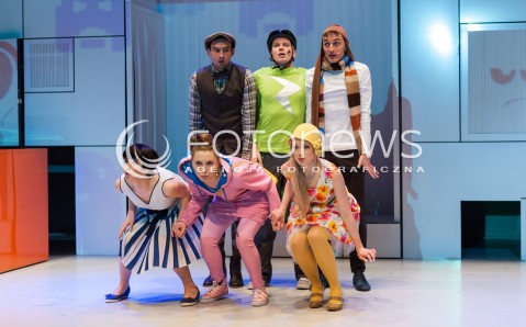  05.03.2014 WARSZAWA<br />PROBA MEDIALNA BROMBA W SIECI W TEATRZE 6 PIETRO<br />N/Z BARBARA KURDEJ-SZATAN MICHALINA SOSNA KATARZYNA ZAWISLAK-DOLNY ARTUR GOTZ MATEUSZ DESKIEWICZ MATEUSZ WEBER<br /> 