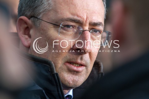  07.03.2014 MEDYKA <br />MINISTER SPRAW WEWNETRZNYCH BARTLOMIEJ SIENKIEWICZ Z WIZYTA NA POLSKO-UKRAINSKIM PRZEJSCIU GRANICZNYM W MEDYCE NA PODKARPACIU. WIZYTA MINISTRA ZWIAZANA JEST Z SYTUACJA NA UKRAINIE, MINISTER SPRAWDZIL GOTOWOSC SLUZB I PODLEGLYCH JEDNOSTEK NA EWENTUALNE PRZYJECIE UCHODZCOW Z UKRAINY.<br />N/Z MINISTER BARTLOMIEJ SIENKIEWICZ<br /> 