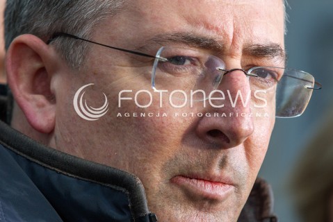  07.03.2014 MEDYKA <br />MINISTER SPRAW WEWNETRZNYCH BARTLOMIEJ SIENKIEWICZ Z WIZYTA NA POLSKO-UKRAINSKIM PRZEJSCIU GRANICZNYM W MEDYCE NA PODKARPACIU. WIZYTA MINISTRA ZWIAZANA JEST Z SYTUACJA NA UKRAINIE, MINISTER SPRAWDZIL GOTOWOSC SLUZB I PODLEGLYCH JEDNOSTEK NA EWENTUALNE PRZYJECIE UCHODZCOW Z UKRAINY.<br />N/Z MINISTER BARTLOMIEJ SIENKIEWICZ<br /> 