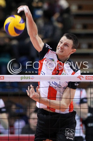  08.03.2014 RZESZOW <br />SIATKOWKA PLUS LIGA 2013/2014 MEN VOLLEYBALL POLAND POLISH PLUSLIGA LEAGUE SEASON 2013/2014 <br />MECZ ASSECO RESOVIA RZESZOW - EFFECTOR KIELCE <br />N/Z WOJCIECH GRZYB SYLWETKA ATAK<br /> 
