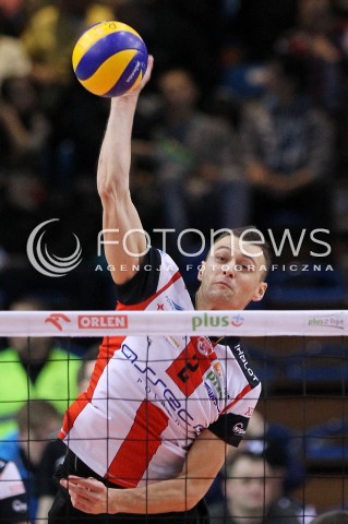 08.03.2014 RZESZOW <br />SIATKOWKA PLUS LIGA 2013/2014 MEN VOLLEYBALL POLAND POLISH PLUSLIGA LEAGUE SEASON 2013/2014 <br />MECZ ASSECO RESOVIA RZESZOW - EFFECTOR KIELCE <br />N/Z PAUL LOTMAN SYLWETKA ATAK<br /> 