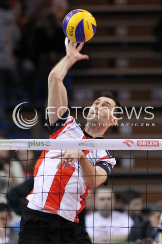  08.03.2014 RZESZOW <br />SIATKOWKA PLUS LIGA 2013/2014 MEN VOLLEYBALL POLAND POLISH PLUSLIGA LEAGUE SEASON 2013/2014 <br />MECZ ASSECO RESOVIA RZESZOW - EFFECTOR KIELCE <br />N/Z GRZEGORZ KOSOK SYLWETKA ATAK<br /> 