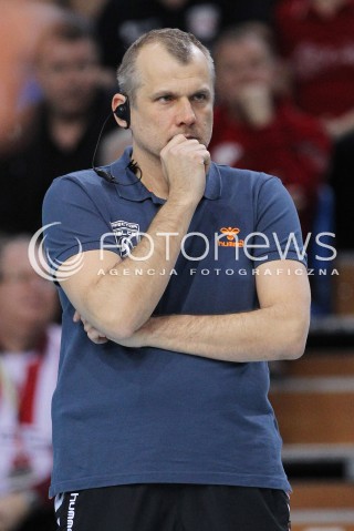  08.03.2014 RZESZOW <br />SIATKOWKA PLUS LIGA 2013/2014 MEN VOLLEYBALL POLAND POLISH PLUSLIGA LEAGUE SEASON 2013/2014 <br />MECZ ASSECO RESOVIA RZESZOW - EFFECTOR KIELCE <br />N/Z DARIUSZ DASZKIEWICZ TRENER ( HEAD COACH ) SYLWETKA <br /> 