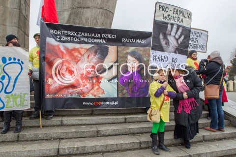  08.03.2014 RZESZOW <br />PIKIETA PRZECIW ZABIJANIU CHORYCH NIENARODZONYCH DZIECI W RZESZOWSKIM SZPITALU PRO-FAMILIA. <br />NA BANERACH WYKORZYSTANO DRASTYCZNE ZDJECIA MARTWYCH DZIECI ORAZ WIZERUNKI LEKARZY PRACUJACYCH W SZPITALU.<br /> 