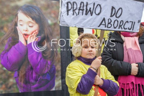  08.03.2014 RZESZOW <br />PIKIETA PRZECIW ZABIJANIU CHORYCH NIENARODZONYCH DZIECI W RZESZOWSKIM SZPITALU PRO-FAMILIA. <br />NA BANERACH WYKORZYSTANO DRASTYCZNE ZDJECIA MARTWYCH DZIECI ORAZ WIZERUNKI LEKARZY PRACUJACYCH W SZPITALU.<br /> 