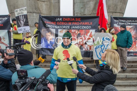  08.03.2014 RZESZOW <br />PIKIETA PRZECIW ZABIJANIU CHORYCH NIENARODZONYCH DZIECI W RZESZOWSKIM SZPITALU PRO-FAMILIA. <br />NA BANERACH WYKORZYSTANO DRASTYCZNE ZDJECIA MARTWYCH DZIECI ORAZ WIZERUNKI LEKARZY PRACUJACYCH W SZPITALU.<br /> 